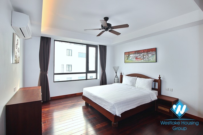 A lake view 3 bedroom apartment in Tu hoa, Tayho, Hanoi